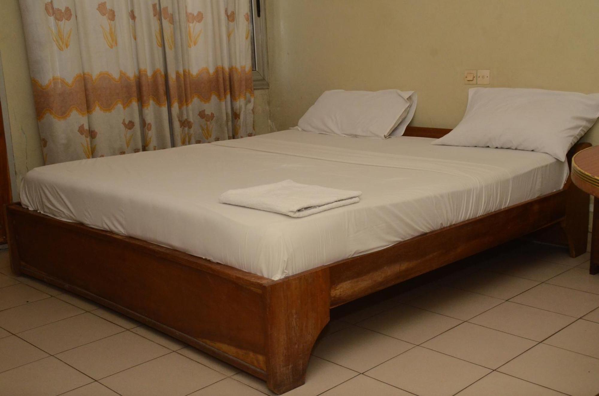 Hotel Ambassadors Ломе Экстерьер фото